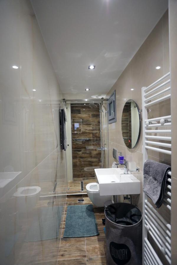 La Larissa Luxury Apartments Dafne Exterior photo