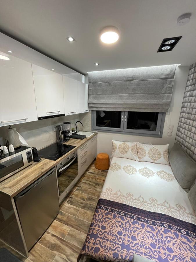 La Larissa Luxury Apartments Dafne Exterior photo